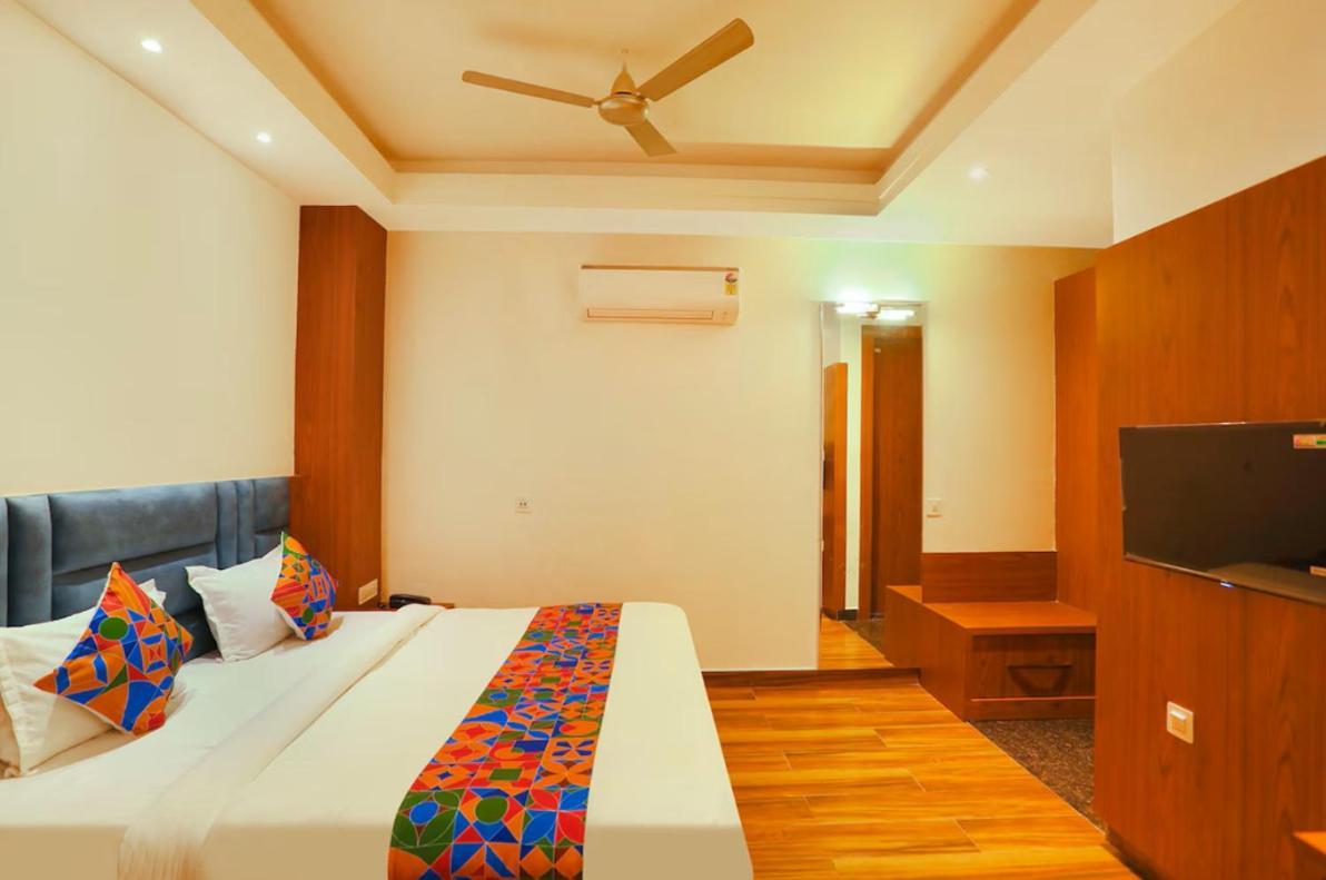 Hotel Swarn Bhoomi Канпур Экстерьер фото