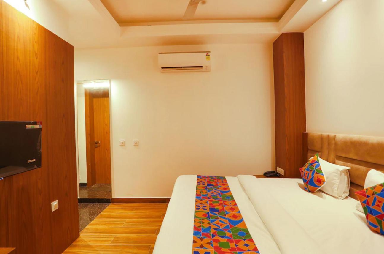 Hotel Swarn Bhoomi Канпур Экстерьер фото