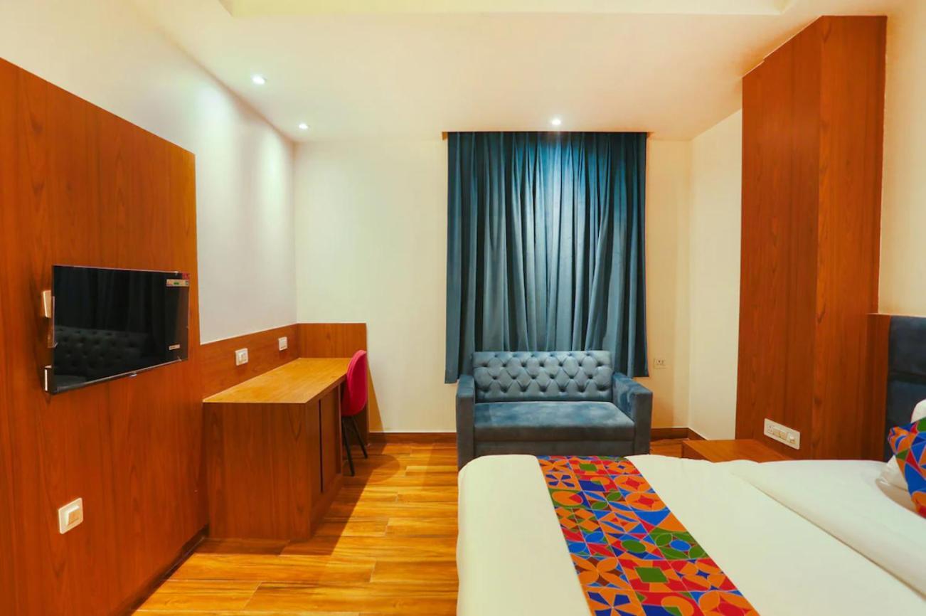 Hotel Swarn Bhoomi Канпур Экстерьер фото