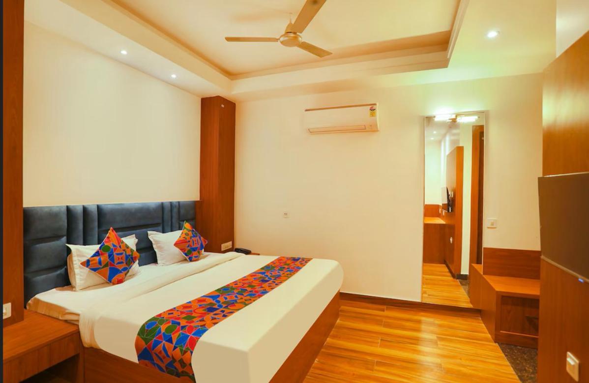 Hotel Swarn Bhoomi Канпур Экстерьер фото