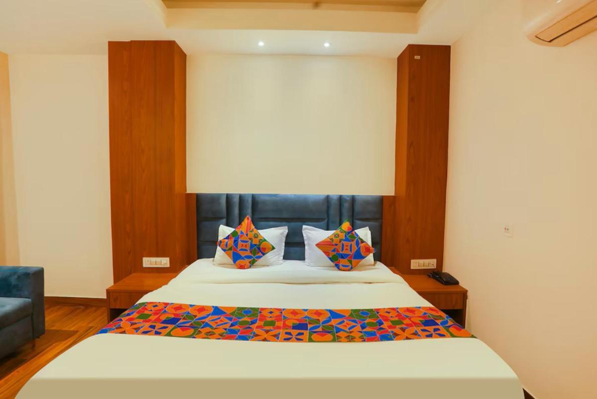 Hotel Swarn Bhoomi Канпур Экстерьер фото